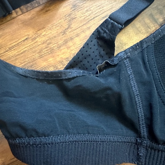 VSX Lightly Lined Sports Bra in size 32C - Picture 4 of 4